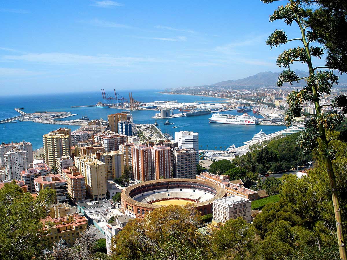 Malaga_-_vistas_desde_el_Parador_de_Gibralfaro_01